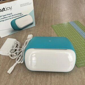 Cricut Joy Crafting Die Cutting Machine in Teal and White plus Mats